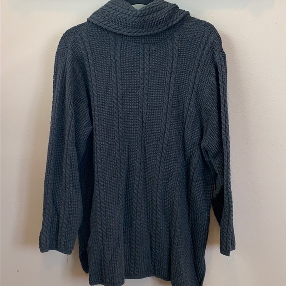 Gray thick cozy sweater - Picture 3 of 3